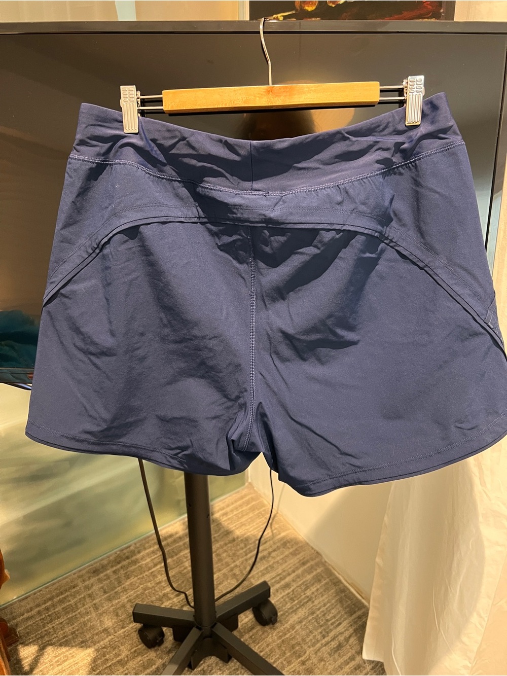 Lands' End Women's Deep Sea Navy Athletic Shorts - Picture 2 of 6